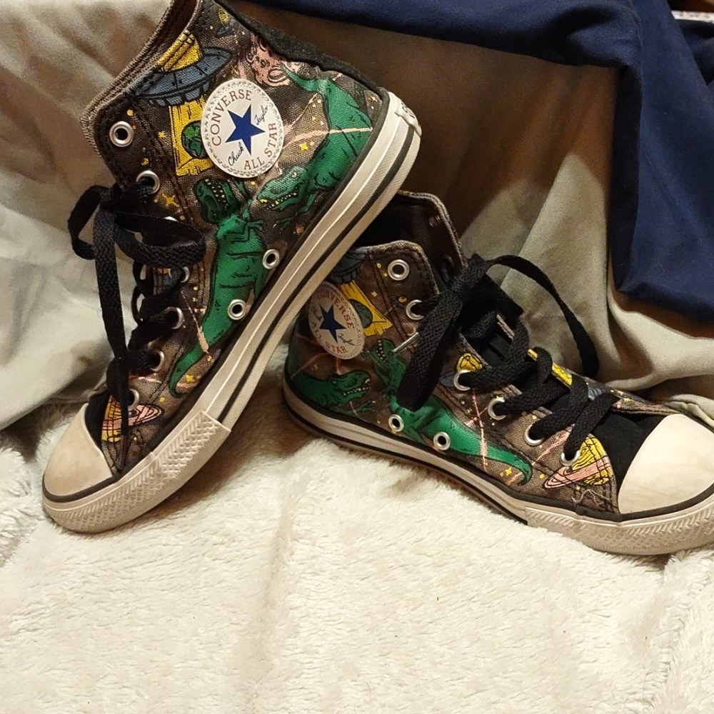 Boys Sz 3 Converse Dinoverse Sneakers Like New